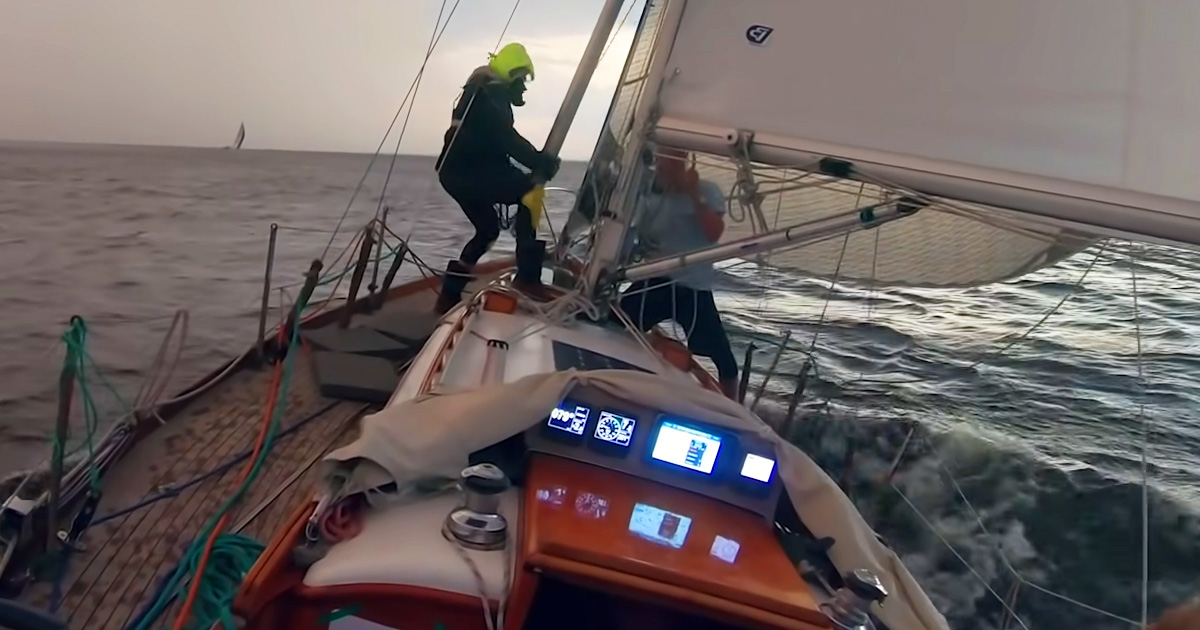 Unexpected Thunderstorm Caused These Frightening and Intense Moments